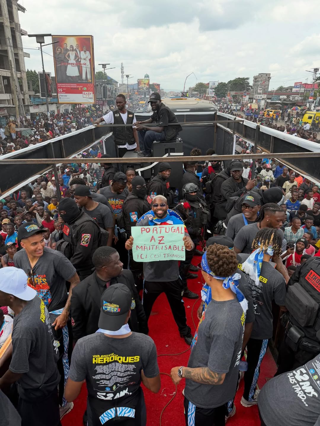 BB贝博体育登录入口-放狠话×2！民主刚果游行庆典，巴坎布举标语：葡萄牙尽在掌握